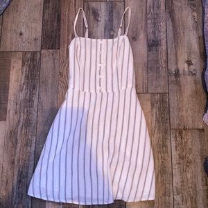 Hollister: Women’s white and grey dress